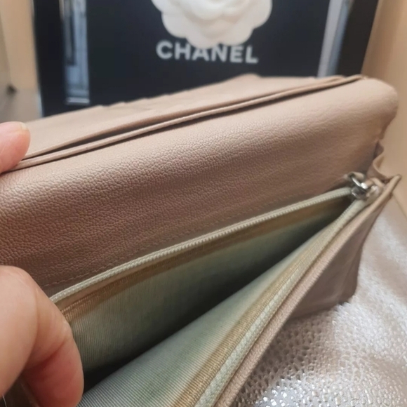 Authentic🍀Chanel black Bicolore long wallet. W/ Chanel Box & Chain included. - Picture 12 of 14